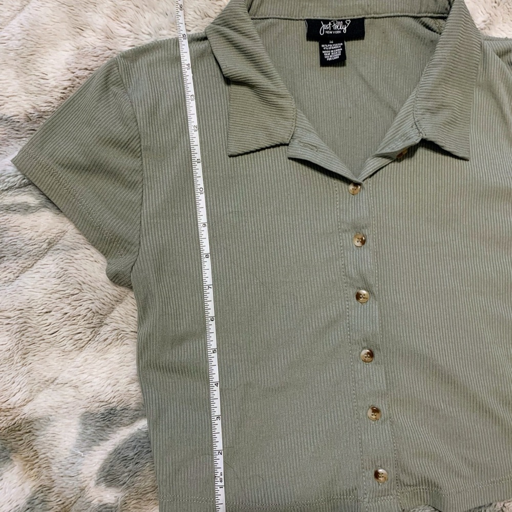 Green Button-Up Crop Collared Top - Picture 4 of 5